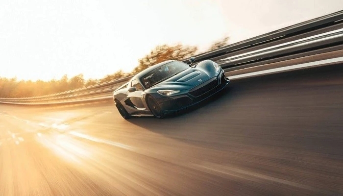 时速412km，世界上最快的量产电动跑车长什么样？